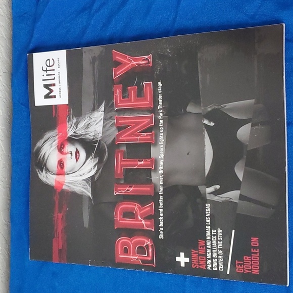 Britney Spears Mlife Las Vegas Magazine Cover Winter 2019 Domination Res… - Picture 1 of 5